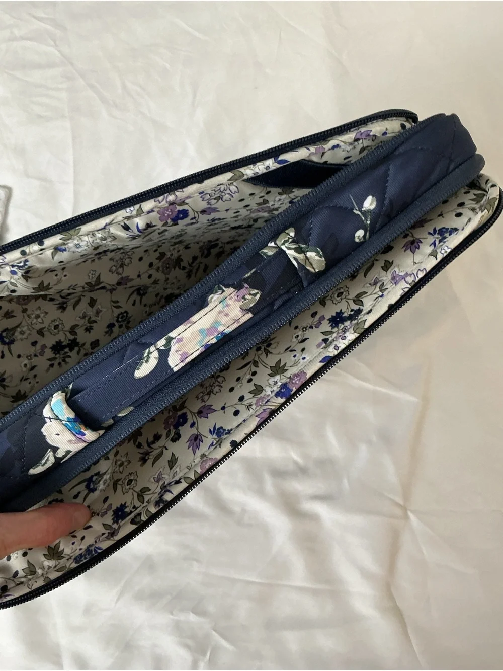 Vera Bradley NWOT Quilted Floral Laptop Crossbody Case